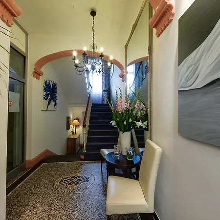 Regina Hotel 3*
